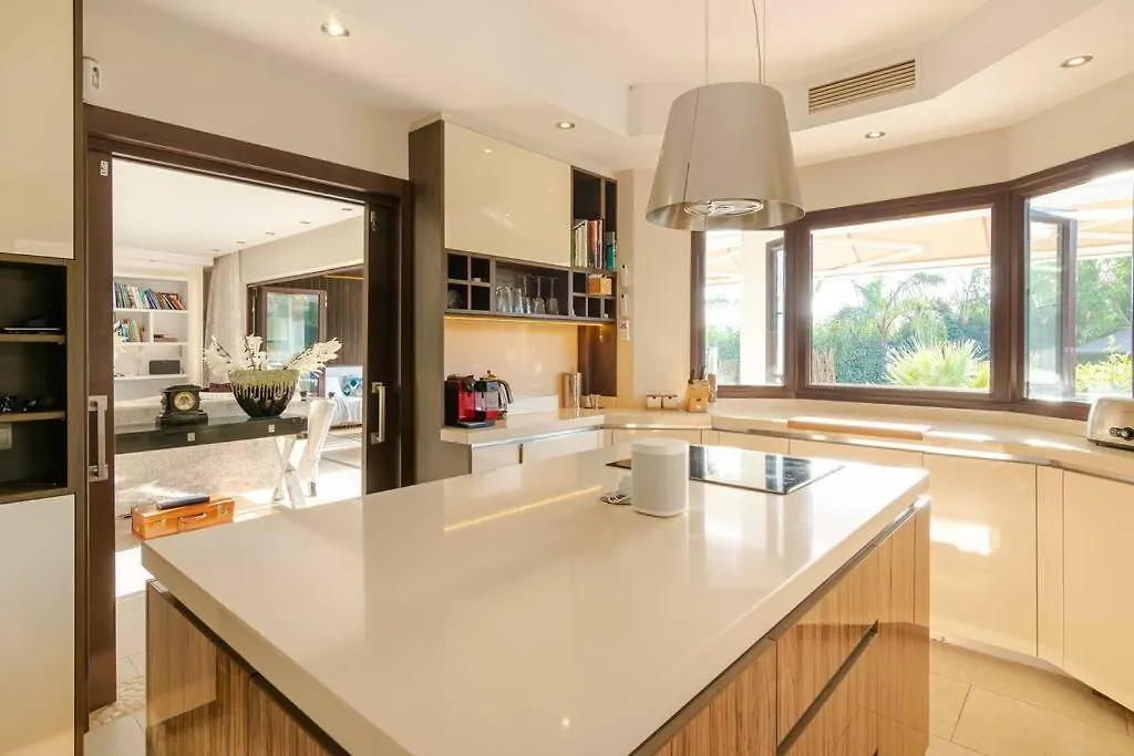 Stunning And Spacious Villa In Marbella - Casa Luz