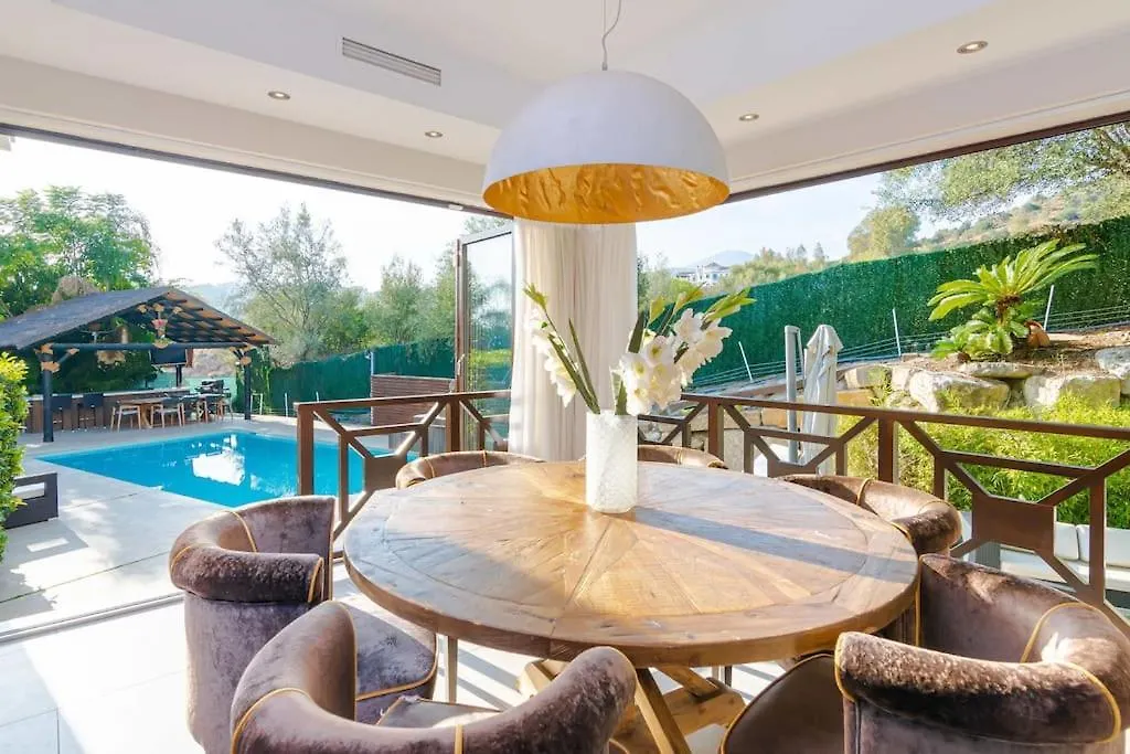 Stunning And Spacious Villa In Marbella - Casa Luz