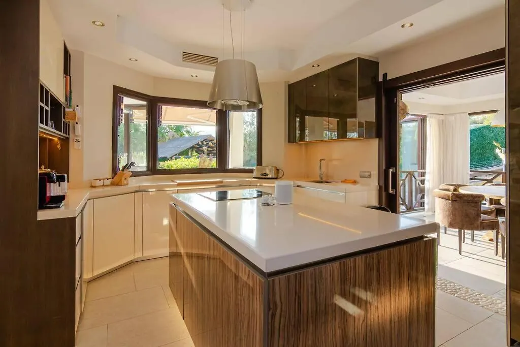 Stunning And Spacious Villa In Marbella - Casa Luz